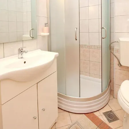 Modern Eingerichtete Ideal Fuer Junge Paaren Im Zentrum Von - B59646 Apartment