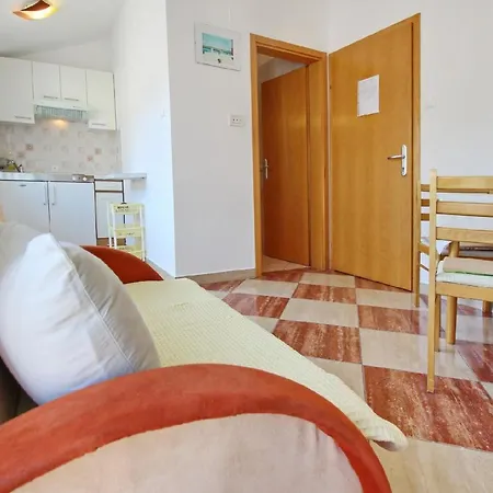 Apartment Modern Eingerichtete Ideal Fuer Junge Paaren Im Zentrum Von - B59646 *