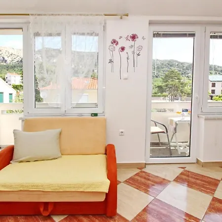 Apartment Modern Eingerichtete Ideal Fuer Junge Paaren Im Zentrum Von - B59646