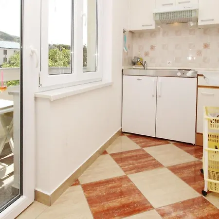 Modern Eingerichtete Ideal Fuer Junge Paaren Im Zentrum Von - B59646 Apartment
