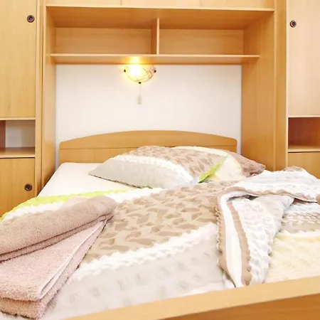 Modern Eingerichtete Ideal Fuer Junge Paaren Im Zentrum Von - B59646 Apartment