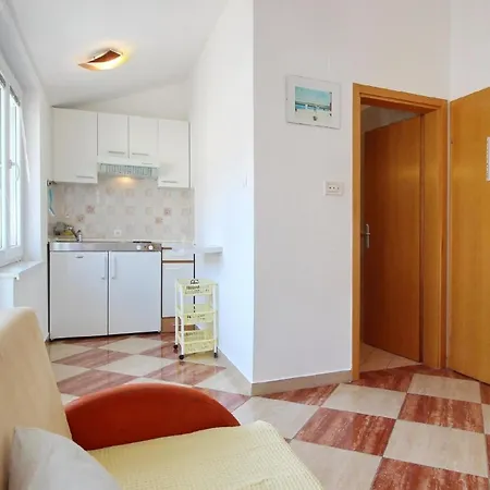 Apartment Modern Eingerichtete Ideal Fuer Junge Paaren Im Zentrum Von Baska (Krk)