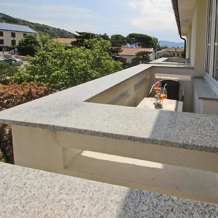 Modern Eingerichtete Ideal Fuer Junge Paaren Im Zentrum Von Baška