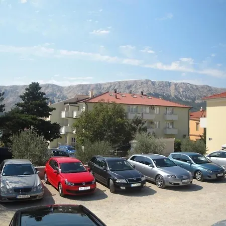 Modern Eingerichtete Ideal Fuer Junge Paaren Im Zentrum Von Baška